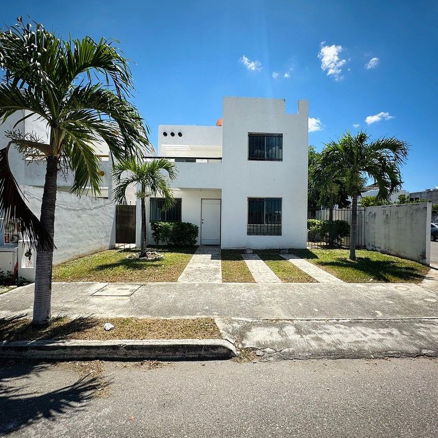 CASA CON EXCELENTE UBICACIÓN COMERCIAL EN LAS AMERICAS | IDEAL PARA NEGOCIO - Photo 1