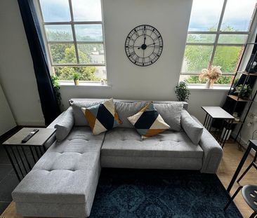 2 Bed Flat, The Carronades, SO14 - Photo 1