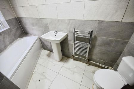 2 bedroom semi-detached house to rent - Photo 5