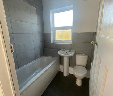 2 bedroom semi-detached house to rent - Photo 6