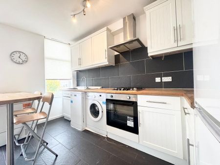 3 bedroom flat to rent - Photo 5