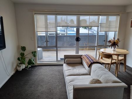 Sunny City Pad With Views & Two Car Parks - Photo 5