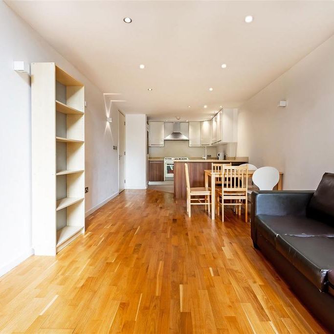 3 bedroom flat to rent - Photo 1