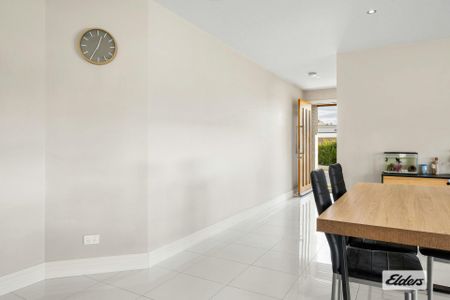 Style and low-maintenance living in excellent location! - Photo 3