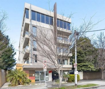 STYLISH ONE-BEDROOM APARTMENT WITH BALCONY IN THE HEART OF ST KILDA - Photo 6
