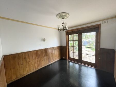 3 Bedroom Home with plenty of Character ! - Photo 5