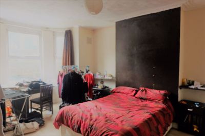 1 bedroom Flat in Victoria Road, Leeds - Photo 5