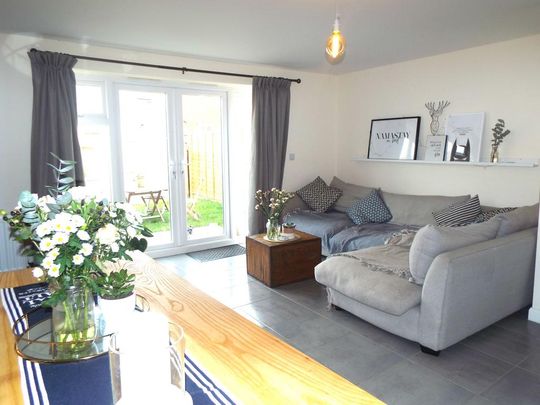 3 bedroom end of terrace house to rent - Photo 1