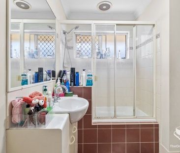 6KW Solar, Sunnybank Hills State School catchment, rent includes water - Photo 5