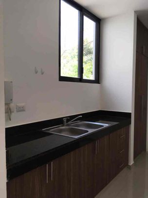 Townhouse dentro de privada en renta, a unos pasos de plaza La Isla. - Photo 1