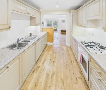 4 bedroom detached house to rent - Photo 2