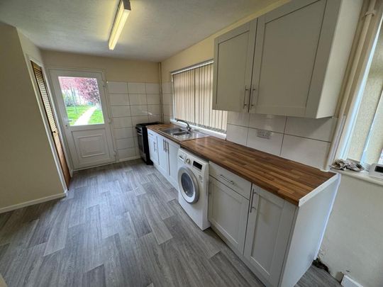 3 bedroom semi-detached house to rent - Photo 1