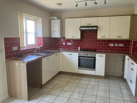 3 bedroom semi-detached house to rent - Photo 3