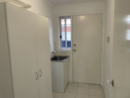 Modern Family Living with Space, Comfort & Convenience - Photo 2