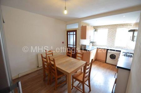 6 Bedroom Mid Terraced House for rent in Manor Drive - Photo 3