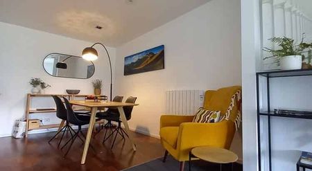 Comfortable Fully Furnished Apartment - Photo 3