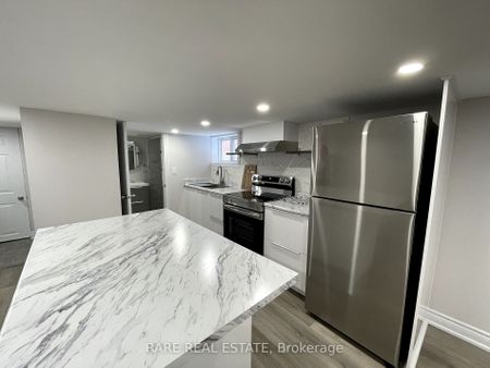 Detached Home For Lease | X8120704 - Photo 3