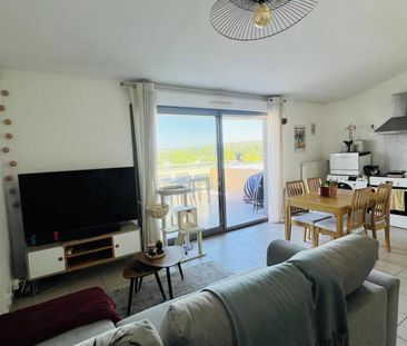 Location Appartement 3 pièces 53m² VENELLES 13770 - Photo 2