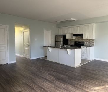 For Lease - 190 Hornchurch Lane Unit# B, Barrhaven, Ontario - Photo 4