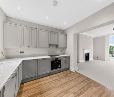 3 bedroom flat to rent - Photo 6