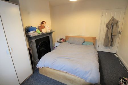 5 bedroom Semi-detached house to rent - Photo 4