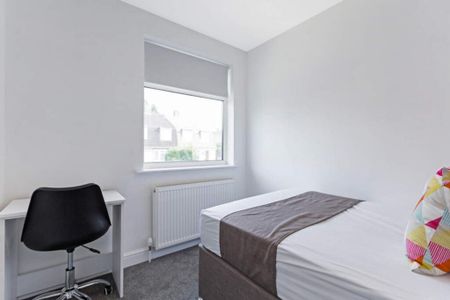 1 bedroom in a house share to rent - Photo 5