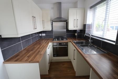 2 bedroom Terraced House To Let - Photo 1