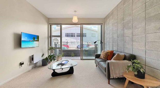 Welcome to the Vela Apartments - Photo 1