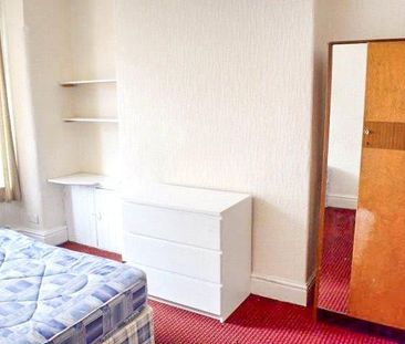 4 bedroom terraced house to rent - Photo 4