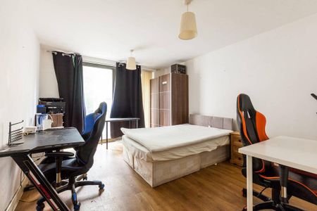 3 bedroom flat to rent - Photo 2