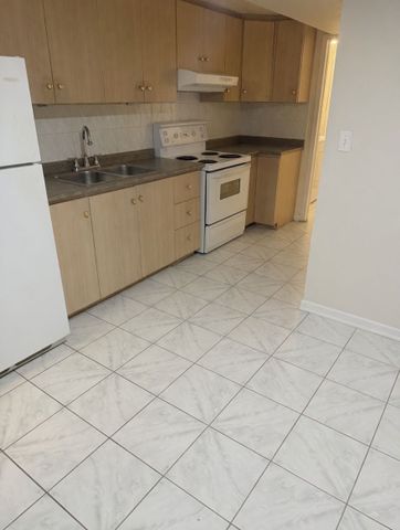 For Lease - 560 Garden Walk, Mississauga, Ontario - Photo 2