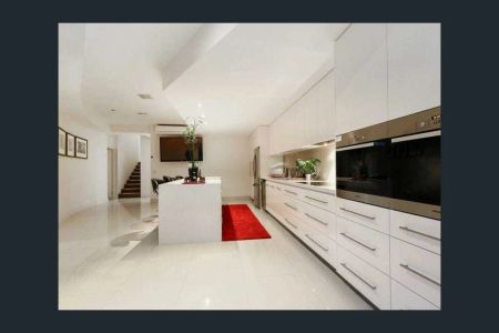 Luxury by the bay - Photo 2