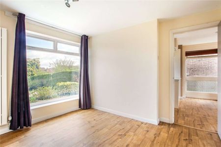 Attractive, spacious home with lovely garden on a quiet residential road in High Legh - Photo 3