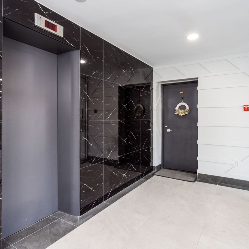 For Lease - 371 Lakeshore Road Unit# 302, Mississauga, Ontario - Photo 1