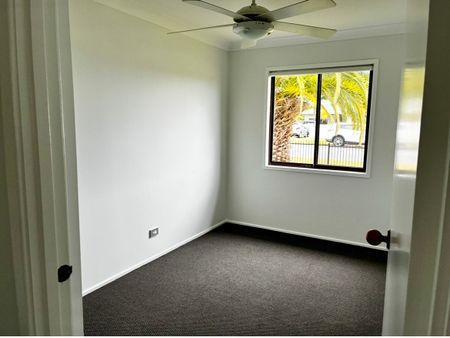 Charming 3 Bedroom Home - Water Included In Weekly Rent - Photo 5