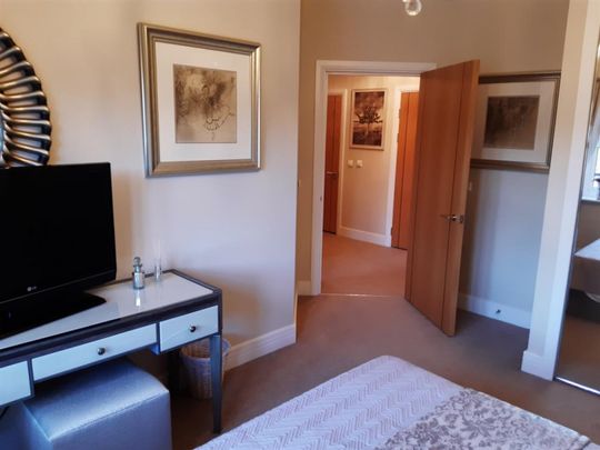 2 bedroom Flat To Let - Photo 1