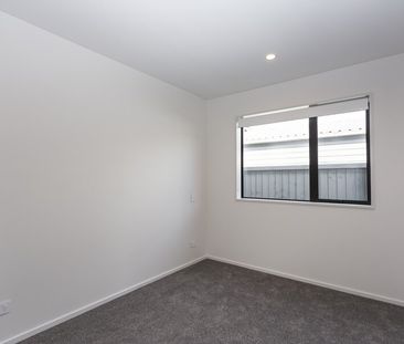 Near New Spacious 2 Bedroom Townhouse! - Photo 3