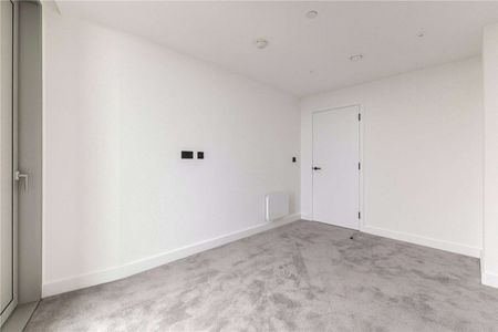 NEVER LIVED IN, NEW DEVELOPMENT! | Available Now | Corner Apartment | Two Double Bedroom | Two Bathroom | 24 Hour Concierge, Premium Residents' Gym & On Site Facilities - Photo 4