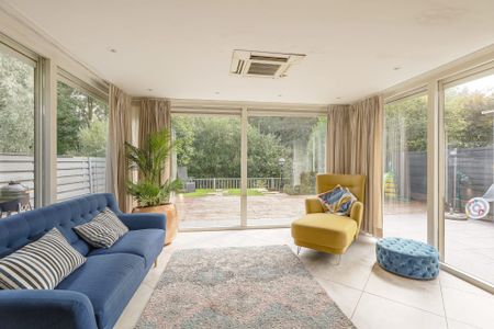 Sloterweg | Three Bedrooms | Parking - Photo 2