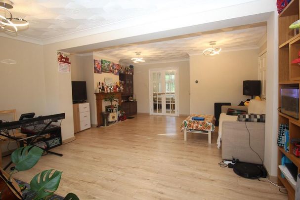 3 bedroom end of terrace house to rent - Photo 1