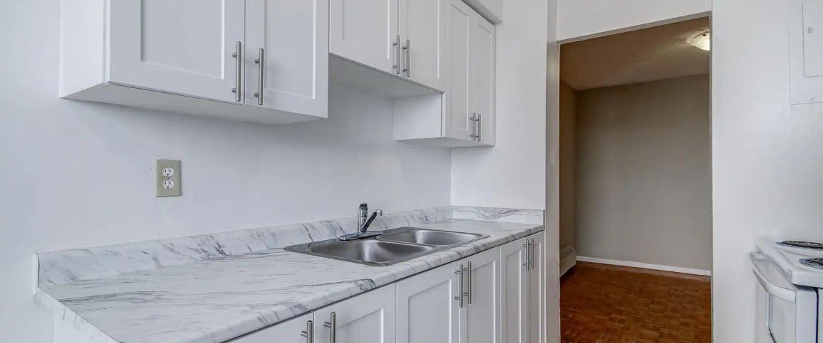 15 & 37 Eastbourne Dr. — Bachelor - Photo 1