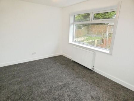 3 bedroom end of terrace house to rent - Photo 3