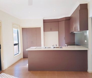 Cosy, Clean, Modern Unit - In Quiet Complex - Photo 3