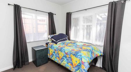 3 Bedrooms, 1 bathrooms - Photo 3