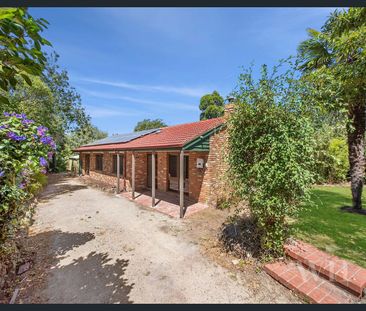 Beachside Home with large garage- Gardening Included - Photo 6