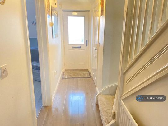 3 bedroom end of terrace house to rent - Photo 1