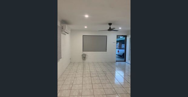 NEWLY RENOVATED FULLY AIR CONDITIONED 2 BEDROOM UNIT!! - Photo 1