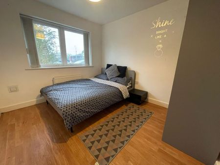 1 bedroom in a house share to rent - Photo 3