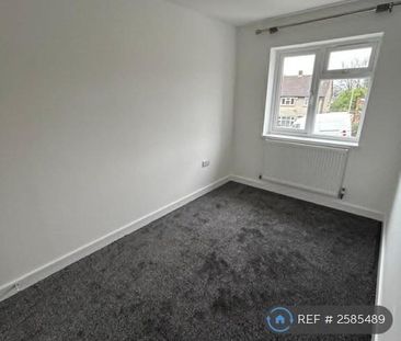 4 bedroom semi-detached house to rent - Photo 5