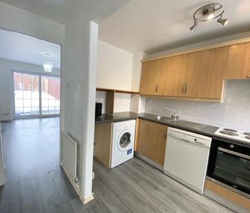 2 bedroom terraced house to rent - Photo 4